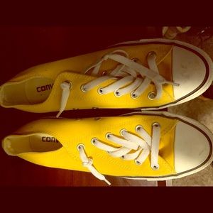 Yellow low converse